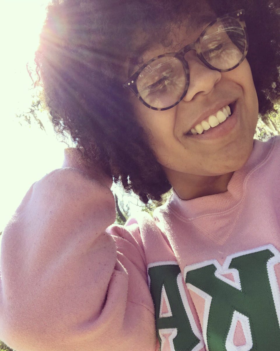 OliveTheLights_'s tweet image. #AKAversary #3YearsIn 💕💚