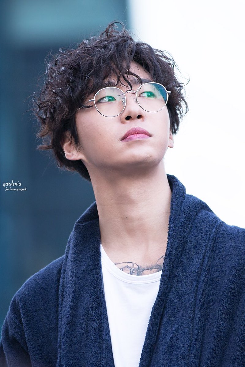 K-Pop: Kpop Idols Wearing Round Glasses