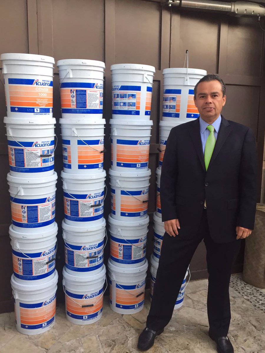 MexicoBlanco1's tweet photo. El presidente de META AC y presidente de patronato de UIMB Donó pintura para escuelas blancas libres de Bullying para Álvaro Obregón CD Mex https://t.co/4a2ohEkfEJ