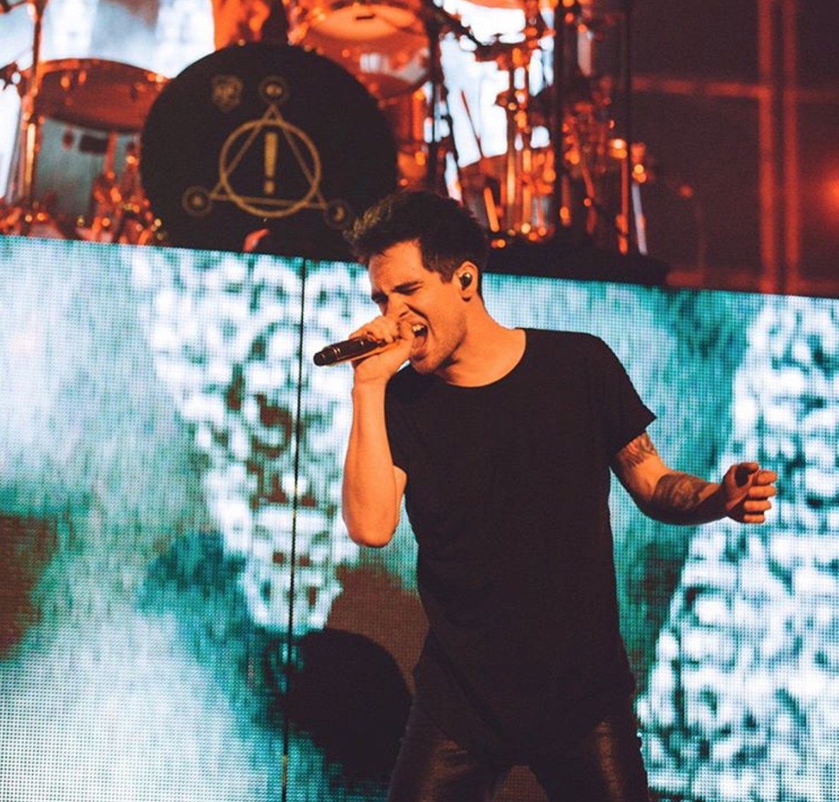PanicAtTheDisco's tweet photo. Phoenix AZ. 📸- @jakechams #deathofabachelortour https://t.co/eMv2Mb6zdt