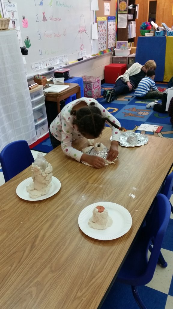 AgnorHurtPreK's tweet photo. Building volcanoes and watching them erupt https://t.co/Jabi6ijvCt
