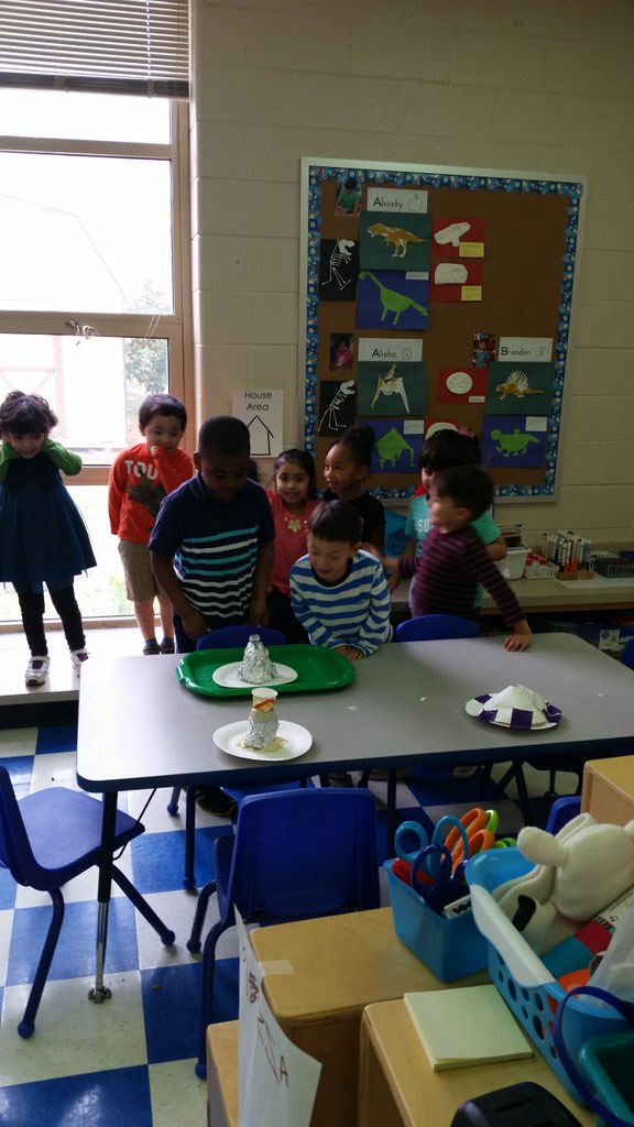AgnorHurtPreK's tweet photo. Building volcanoes and watching them erupt https://t.co/Jabi6ijvCt