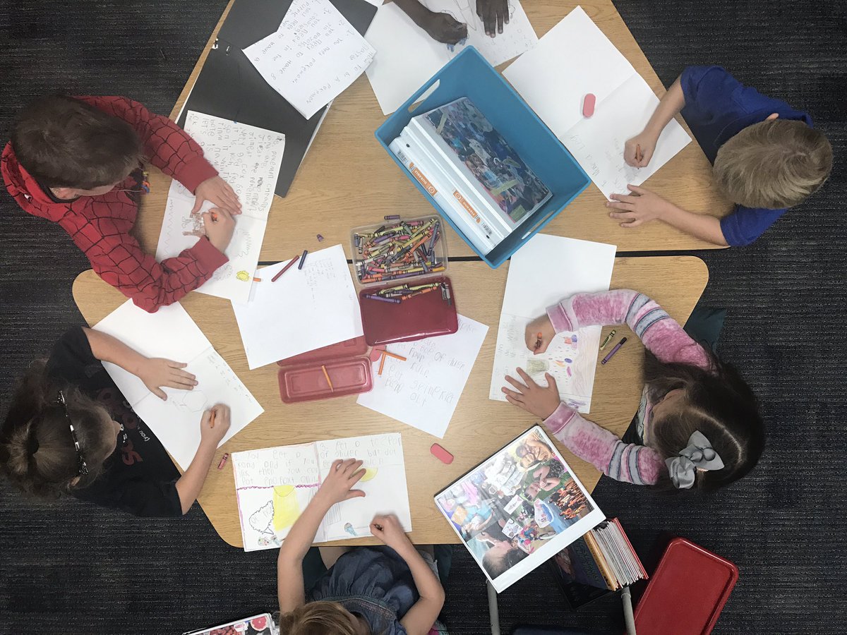 GibbsHassler's tweet photo. So much focus happening during writer's workshop today in kindergarten! @HasslerKISD #writers #proceduraltexts #howto #ILoveKindergarten https://t.co/1nUk0hp8Hy