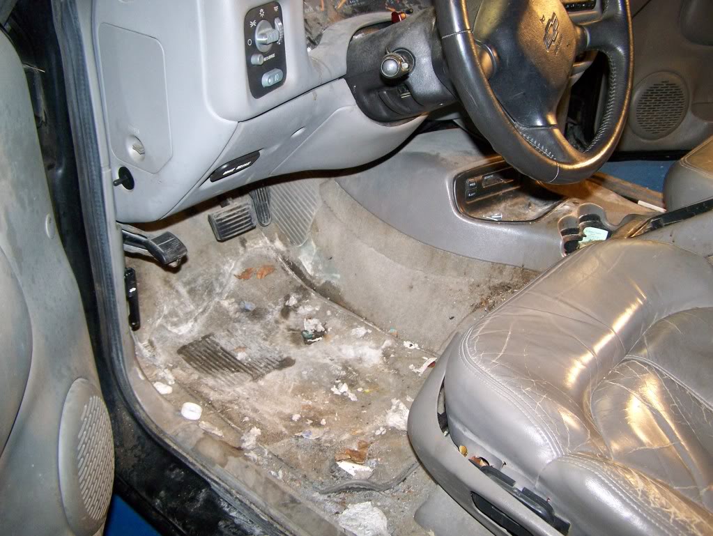 tuxmat_inc's tweet photo. Does your #carfloor look like this? #TuxMat can help!! https://t.co/23ul7s8Toz