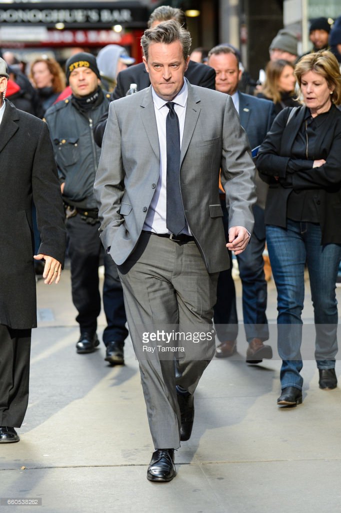 Kate_MLP's tweet photo. Matthew Perry leaves the 'Good Morning America' taping at the ABC Times Square Studios on March 30, 2017 in New York City. https://t.co/jF3724tJ2N