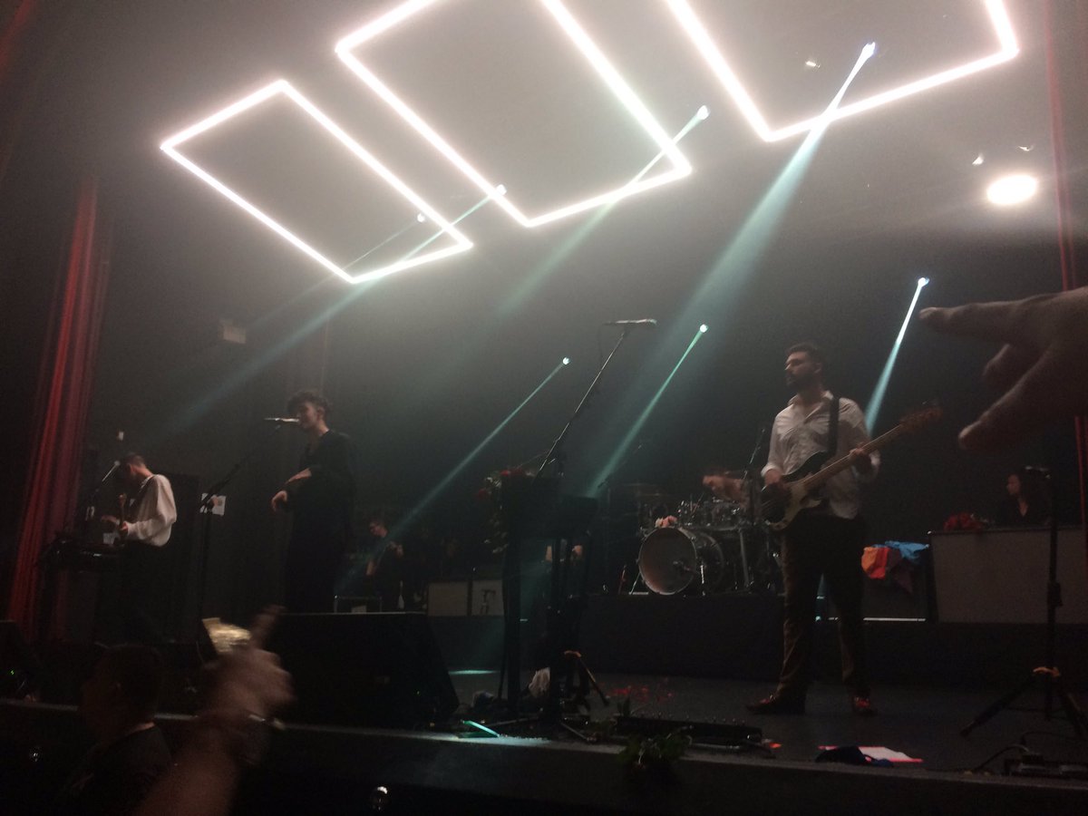 sofaritsceci's tweet photo. los vi en vivo, ya puedo morir en paz 💜 #the1975 https://t.co/w4qBi9qIfB