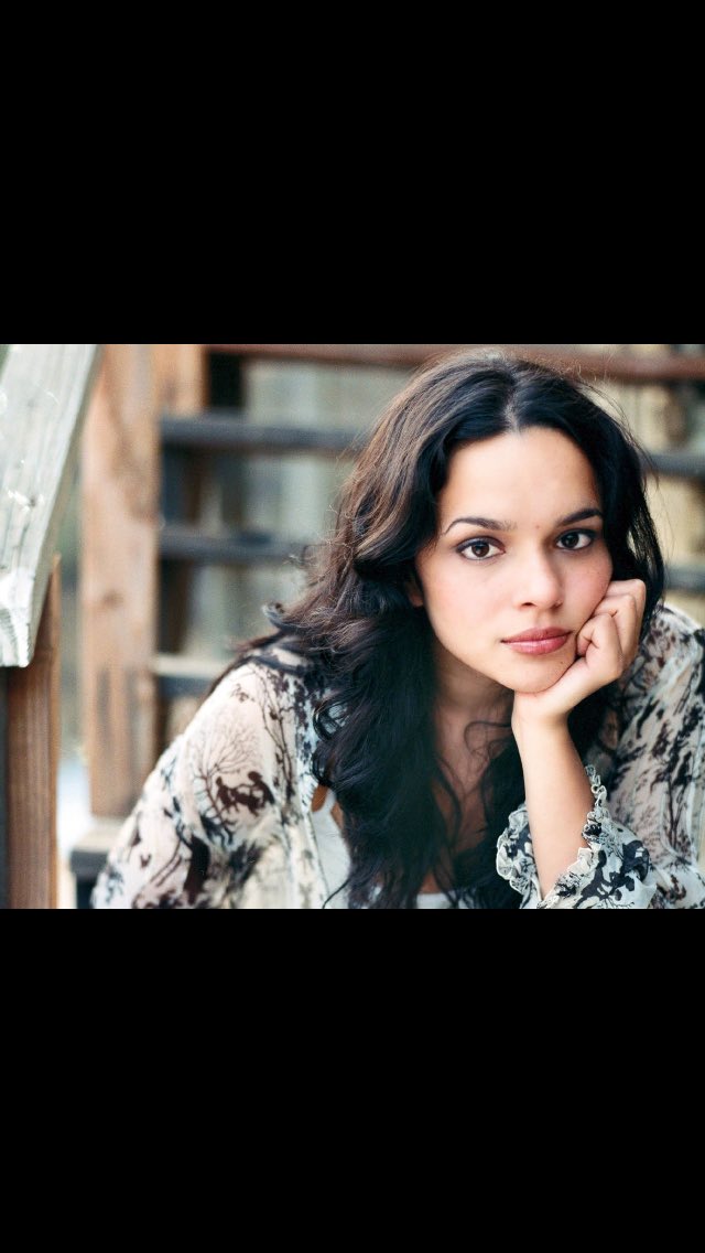 Happy birthday Norah Jones (1979). 