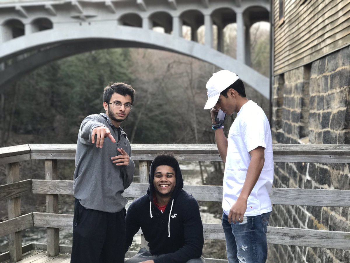 96ARABZ's tweet photo. Major moves coming soon. Watch out. #2017IsOurs https://t.co/OZbpkNUMIO