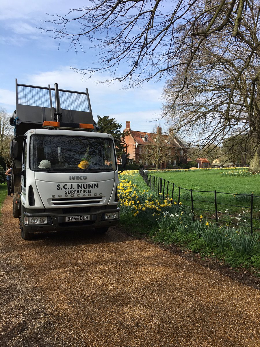 SCJNunn59's tweet photo. Lovely day for resurfacing this driveway! #scjnunnfreequotations https://t.co/zb4lzy7oaM