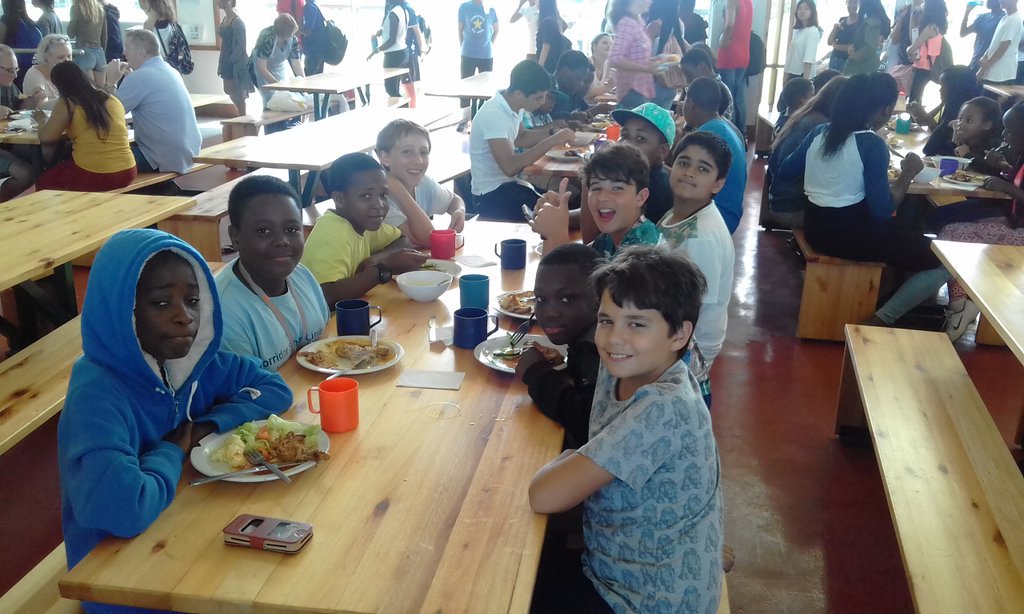 WaterfordUWCSA's tweet photo. Form 1s captured having #chickenandrice
#wkuwcsa #wkthrowback https://t.co/CHyUnfXMfu