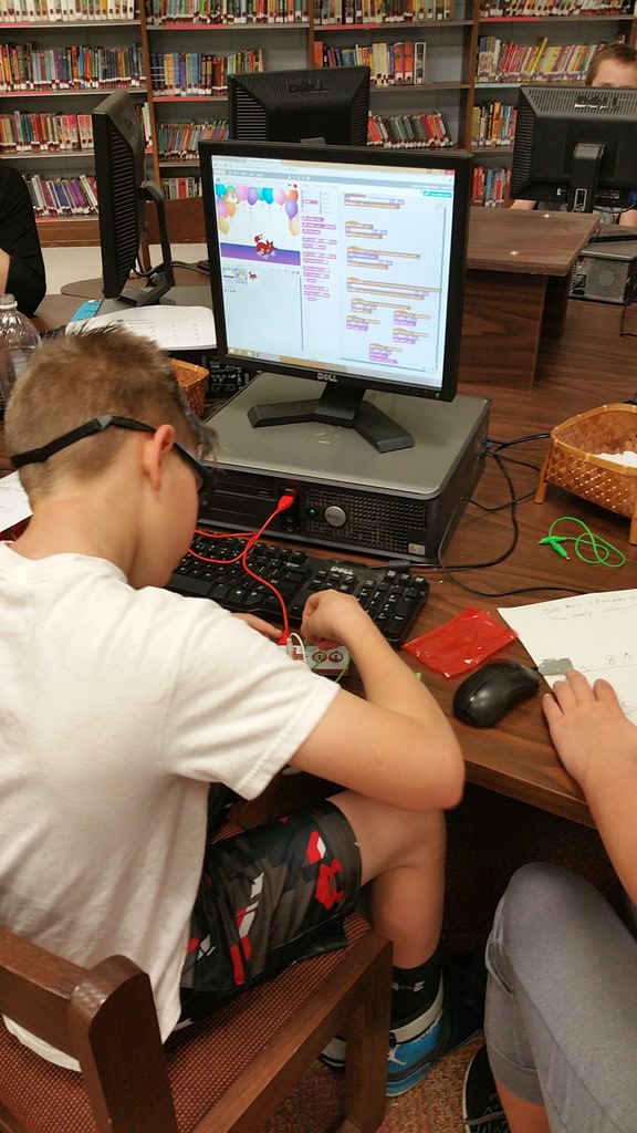 5th grade students using Scratch to figure out math problems <a href="/DavieCountySch/">Davie County Schools</a> Shady Grove this morning. #experiencedavie