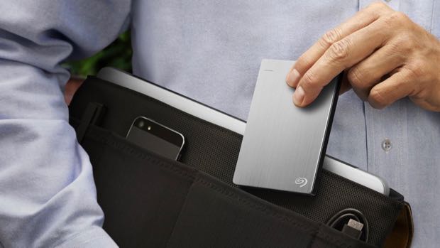 benpatt's tweet photo. $70 for a 2TB portable hard drive = yes please https://t.co/LVvJ3teT7T #BACKUP #ps4 #DealsAndSteals #pocketdrive https://t.co/MQGkezizGZ