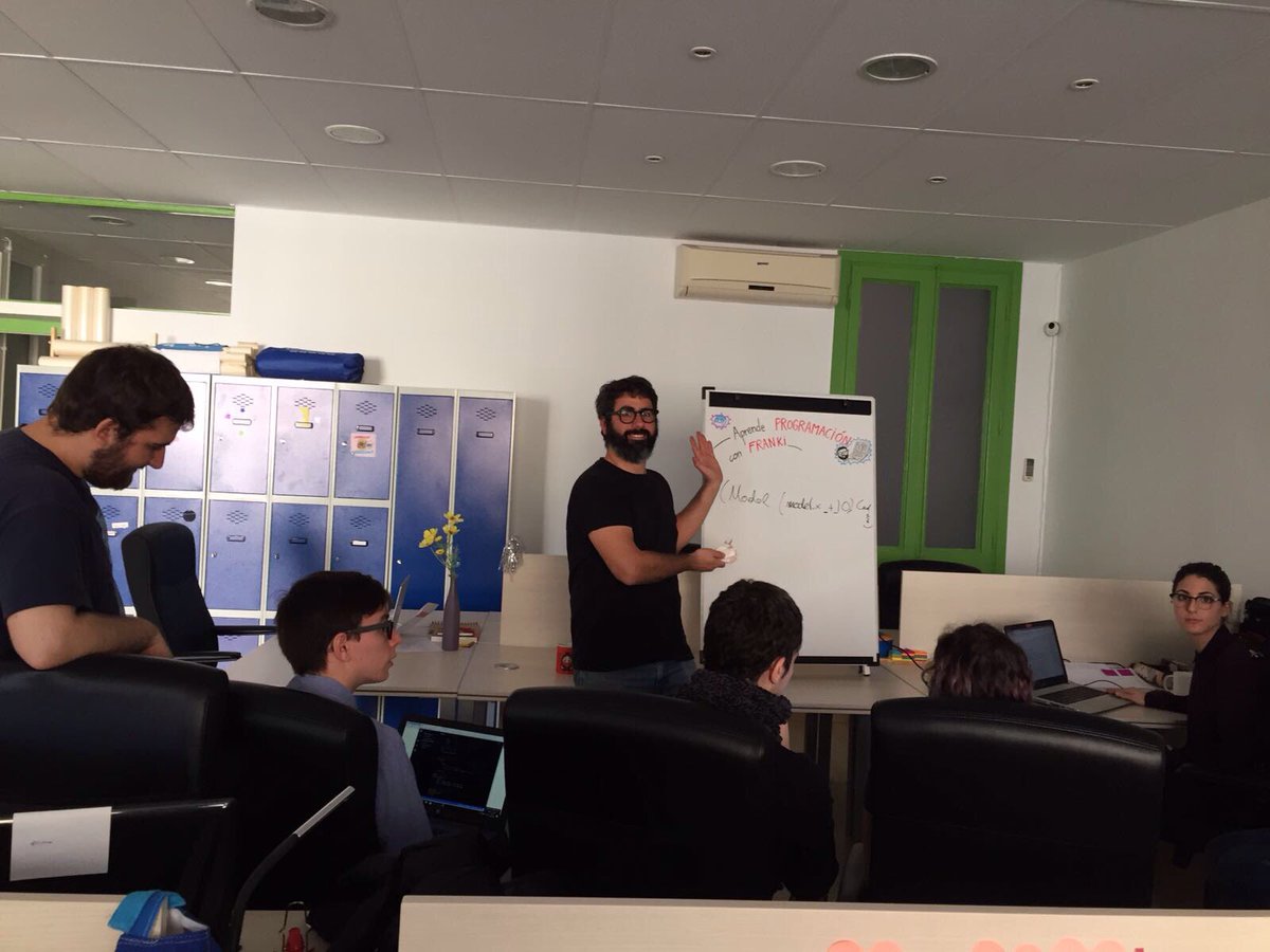play_benefit's tweet image. Quieres aprender #programacion con Prof. Franki? Nosotros sííí! #programmingfordummies #startuplife #playteam