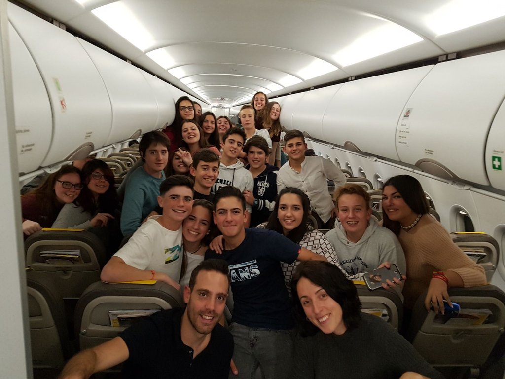 ishtarsan's tweet photo. @IESChN disfrutando de nuestro intercambio en Italia . Felicidad!! https://t.co/iFOinxacnG
