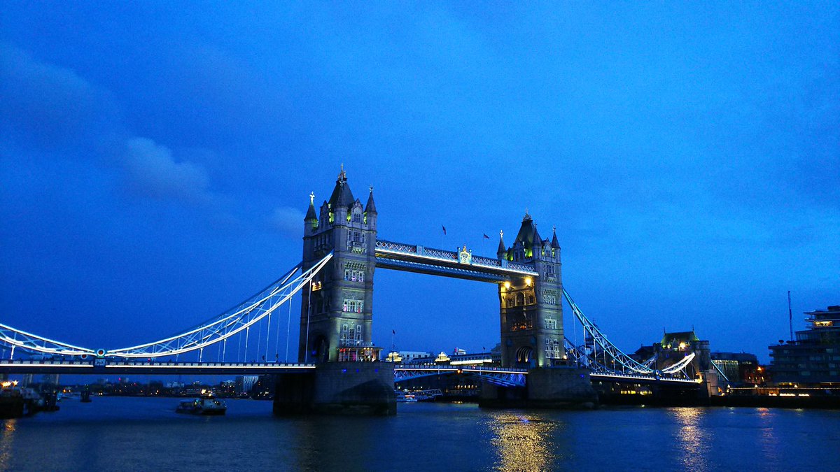 Bluehazeleye's tweet photo. #london #tbt #thems #themsriver #UK #towerbridge https://t.co/V5MSpg6Keh