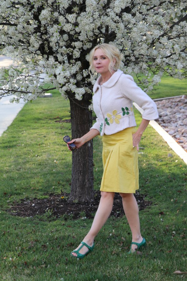 Teawithtrina's tweet photo. What to wear for a spring gathering. https://t.co/PpX8VhXvby https://t.co/YwpPtyAQYg
