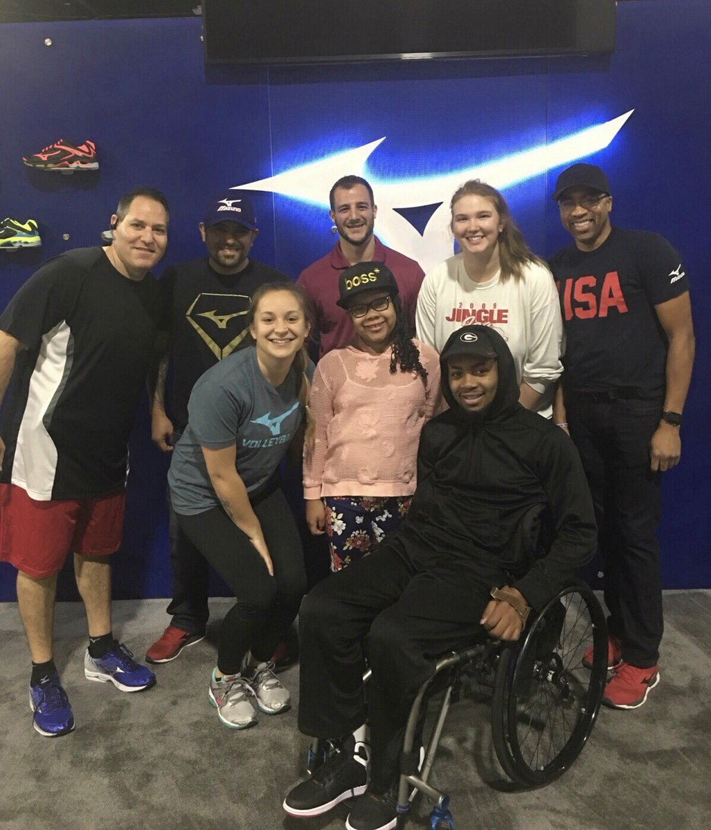 mizunovolleyusa's tweet image. We had a great time meeting @devongales today while setting up for @BigSouthGA. We hope you enjoyed your visit with @MizunoVolley!