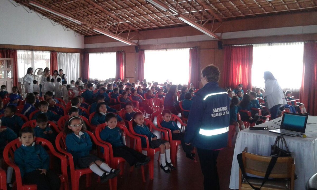 ItboyBoyaca's tweet photo. Colegio Seminario Diocesano de Duitama recibe estrategias didácticas de capacitación en seguridad vial #AEstaHora https://t.co/AqJ1ecm5BW