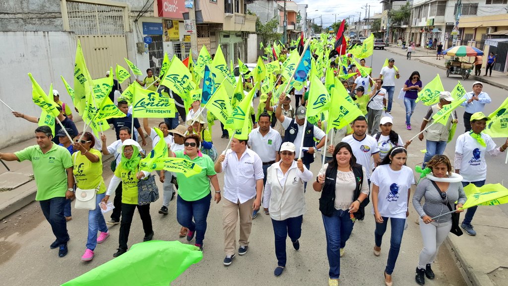 danilomariduena's tweet photo. Participamos de la gran caminata en respaldo a nuestro futuro presidente @Lenin, recorremos diferentes calles céntrica de #Machala
#Todito35 https://t.co/8mEeJCG5Pm