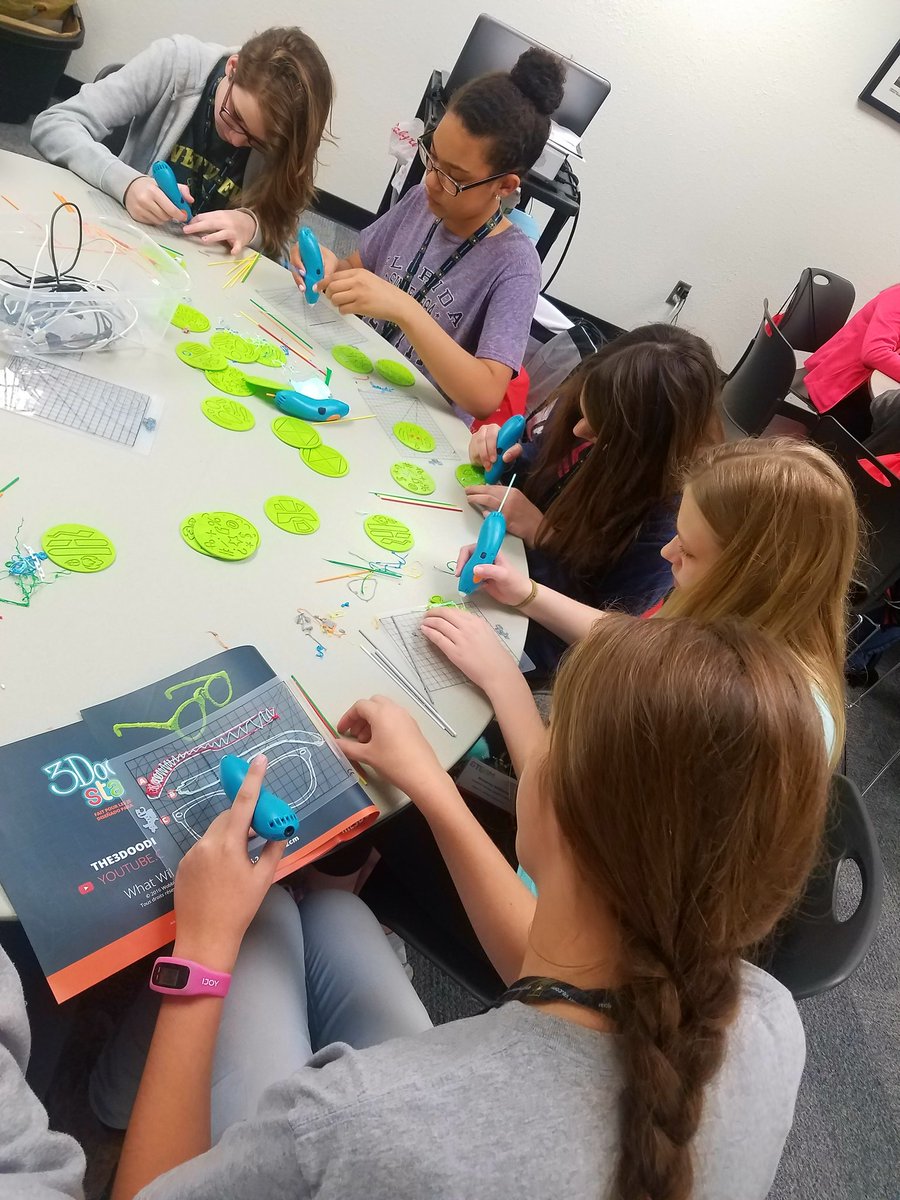 CounselorTLane's tweet photo. 3D Doodling! #UCMSTEAM #girlengineers #ESMSbestyearever https://t.co/8y2hxNRo7D
