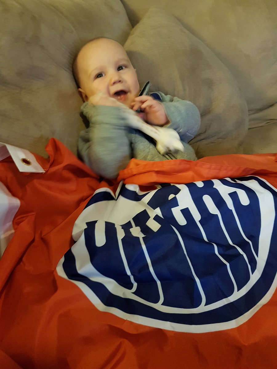 nikolabr's tweet photo. @Serevok @EdmontonOilers haha weird! Looks who else loves the Goilers? #playoffs #goilerfamily https://t.co/urvJ1IkoYx