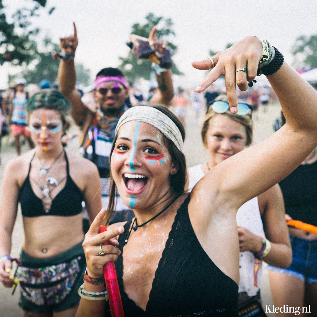 Zon! Aftellen naar de festivals. En dit is de musthavetrend. Hot or hot? fashio.la/O5WD #lowlands #pinkpop
