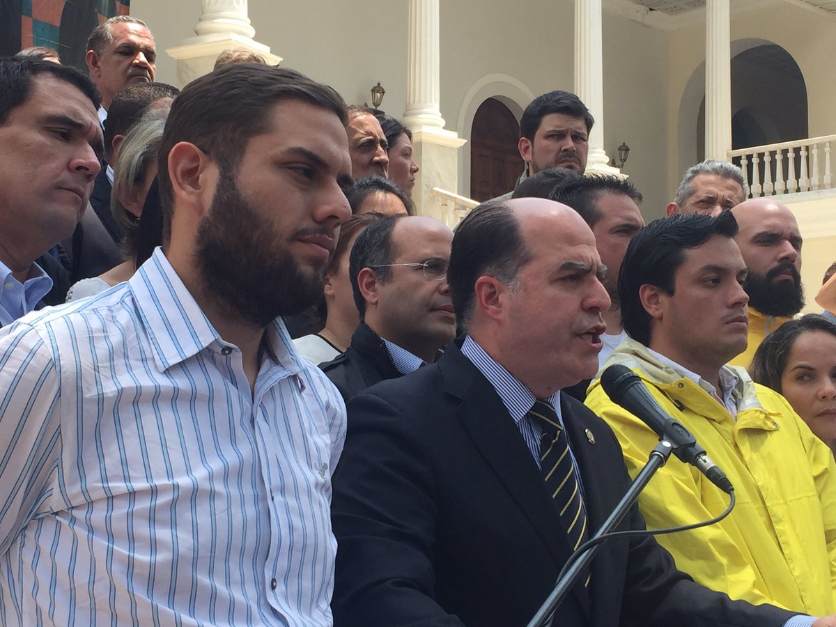 JuanRequesens's tweet photo. Hacemos un llamado al pueblo venezolano a salir y juntos conquistar  la libertad. Abajo la dictadura! https://t.co/4SQcBDfOr1