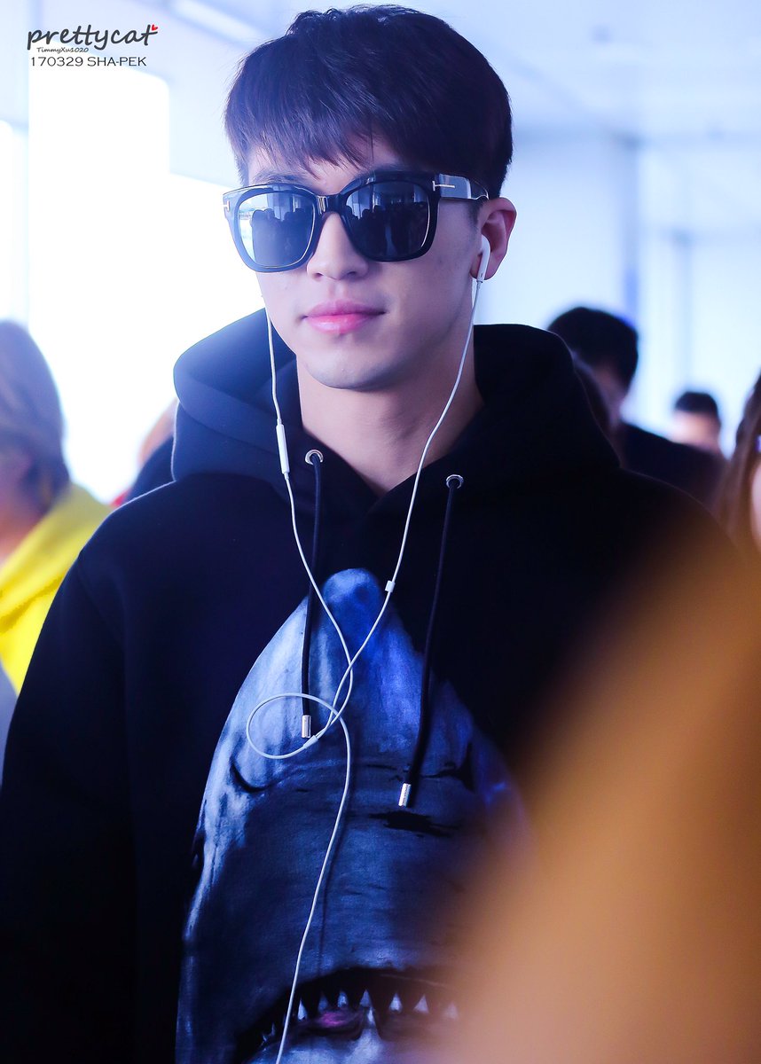 prettycat_1020's tweet photo. 170329 SHA🛬PEK
#xuweizhou #허위주 #许魏洲 https://t.co/9gBXsUhtC0