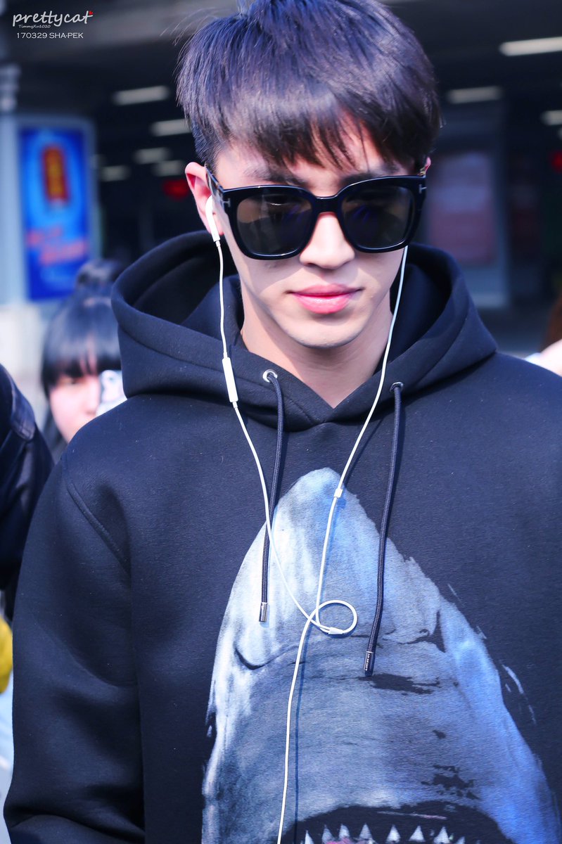 prettycat_1020's tweet photo. 170329 SHA🛬PEK
#xuweizhou #허위주 #许魏洲 https://t.co/9gBXsUhtC0