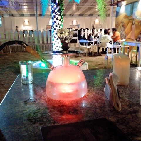 Shukranpune's tweet photo. #chillingtime #sheeshalovers #goodtimes #relaxingvibes #killingtheheat@ Shukran Restaurant &amp; Bar Pune,Near Dorabjee Mall, NIBM, pune. https://t.co/7lELtm3VsQ