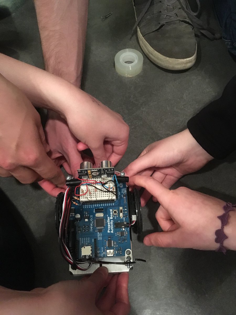 mrspooleyo's tweet photo. Teamwork @usd #robot competition @ELC_Code_Club @elcrobotics1 https://t.co/f9X5nZUAex
