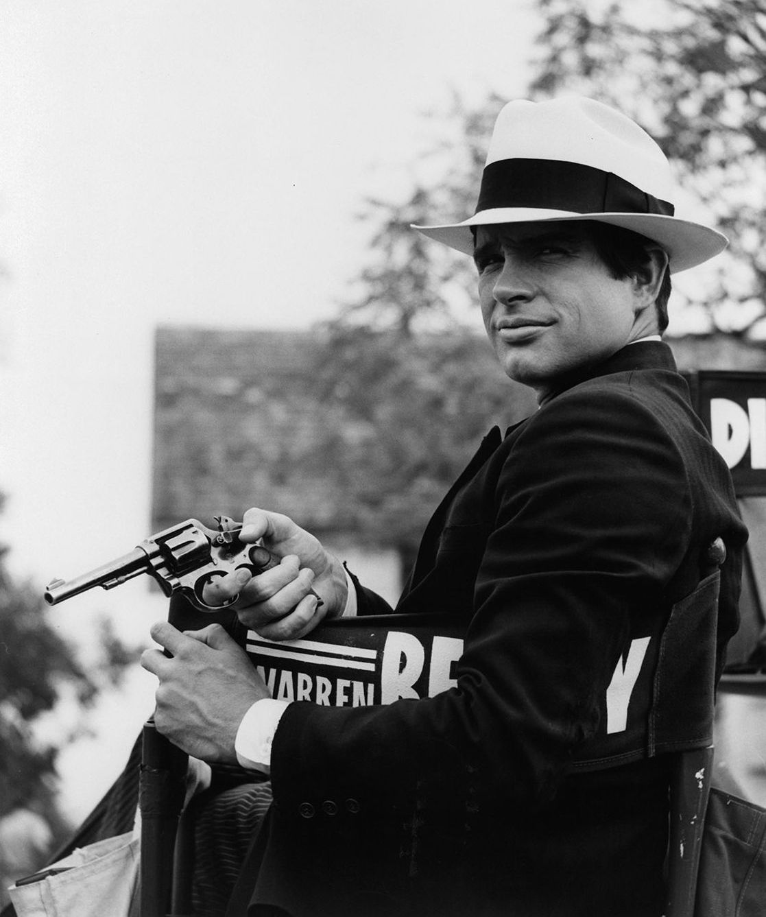 Wishing a happy 80th birthday to Warren Beatty, here on the set of BONNIE AND CLYDE (1967). 