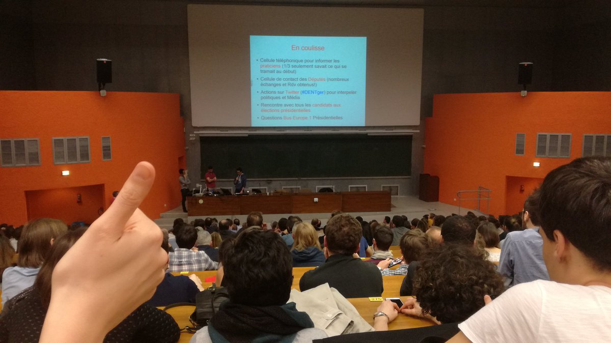 cinqcentime's tweet photo. réunion CCDELI44 en ce moment à #Nantes étudiants, praticiens, profs, tous concernés, tous unis 😷 #DENTger https://t.co/WgOAeNWnOX