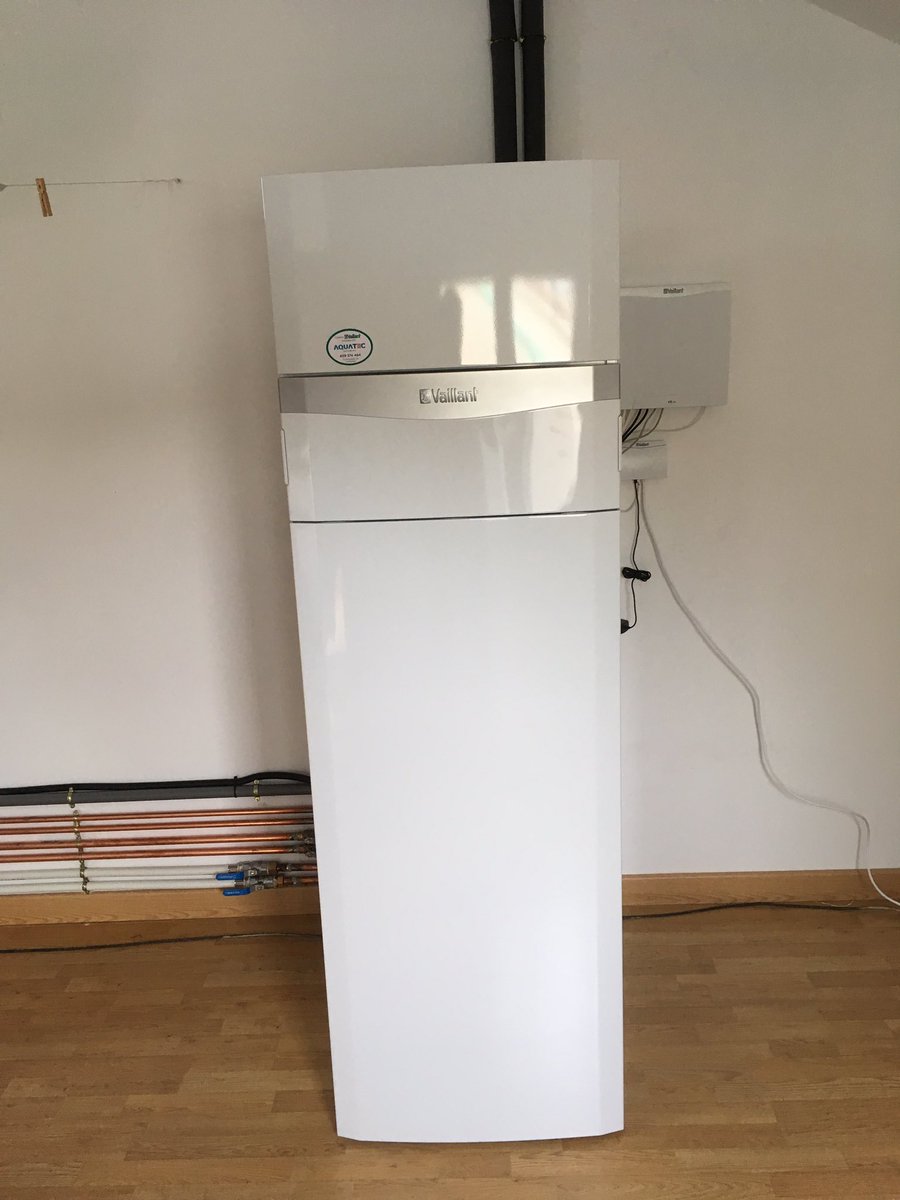 InakiHockey's tweet photo. Aerotermia @Vaillant_es instalada en vivienda de Artajona por Aquatec Estudios, con radiadores de baja temperatura. Usuario muy satisfecho https://t.co/rzs3duXQJn