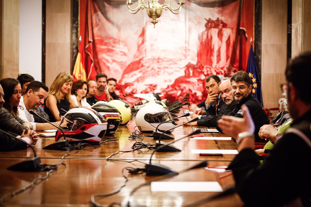 _Irene_Rivera's tweet photo. Comparto crónica e ilusión de @GustavoCuervo1 😊 La moto protagonista dos semanas en el @Congreso_Es #StopVictimas2R 
https://t.co/qX022alsuT https://t.co/Dd4UX2h4as