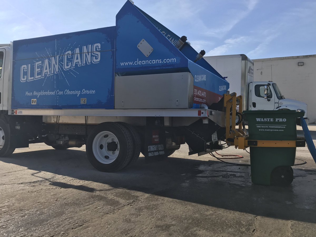 MrCleanCan's tweet photo. Cleaning trash cans faster and better... demo for #WastePro today! 👍🏼

#cleancans #solidwaste #wastemanagement #SWANA https://t.co/E521BWnk5K