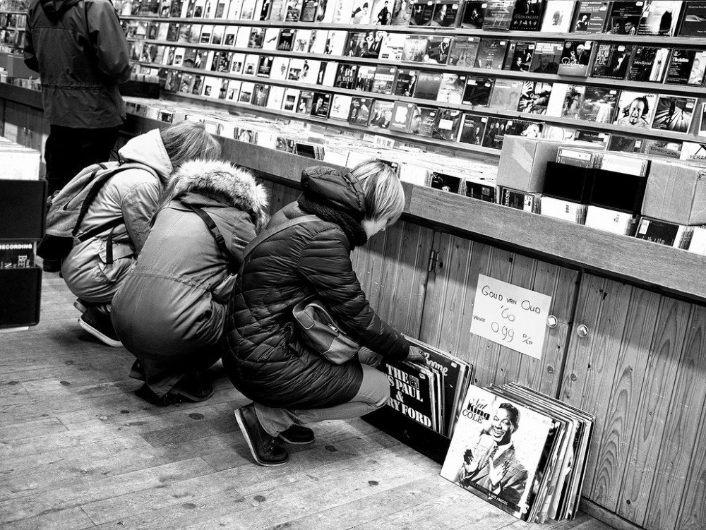 ScoutingMusic's tweet photo. So…the CD is dead? The trick is to Diversify. https://t.co/TMODxxW6V4 https://t.co/gQteYG9R4N