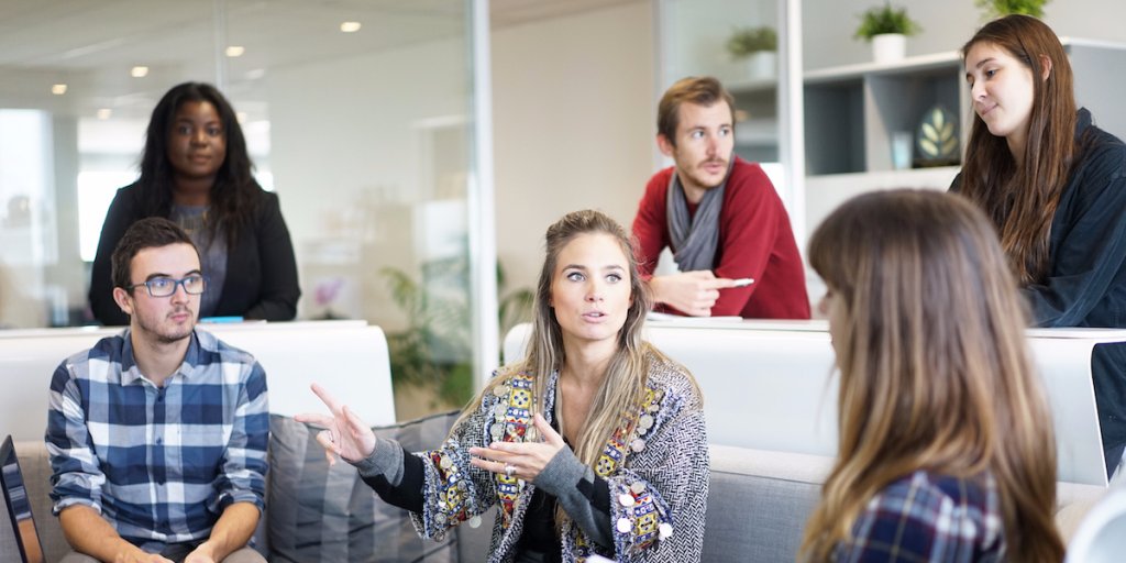 BusinessInsider's tweet photo. 9 women share the game-changing advice that shaped their careers — via @PureWow https://t.co/qgVABxggXR https://t.co/7publDFPu2