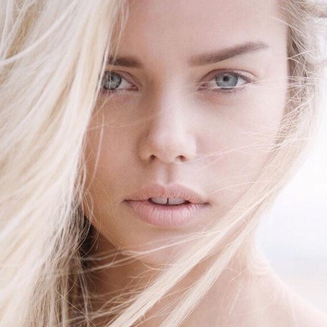 ClareBlancUS's tweet photo. It all starts with a better complexion. Look for the good in your makeup.
#mineralmakeup  #greenbeauty  
https://t.co/vUqnmG705W https://t.co/bflFcS070o