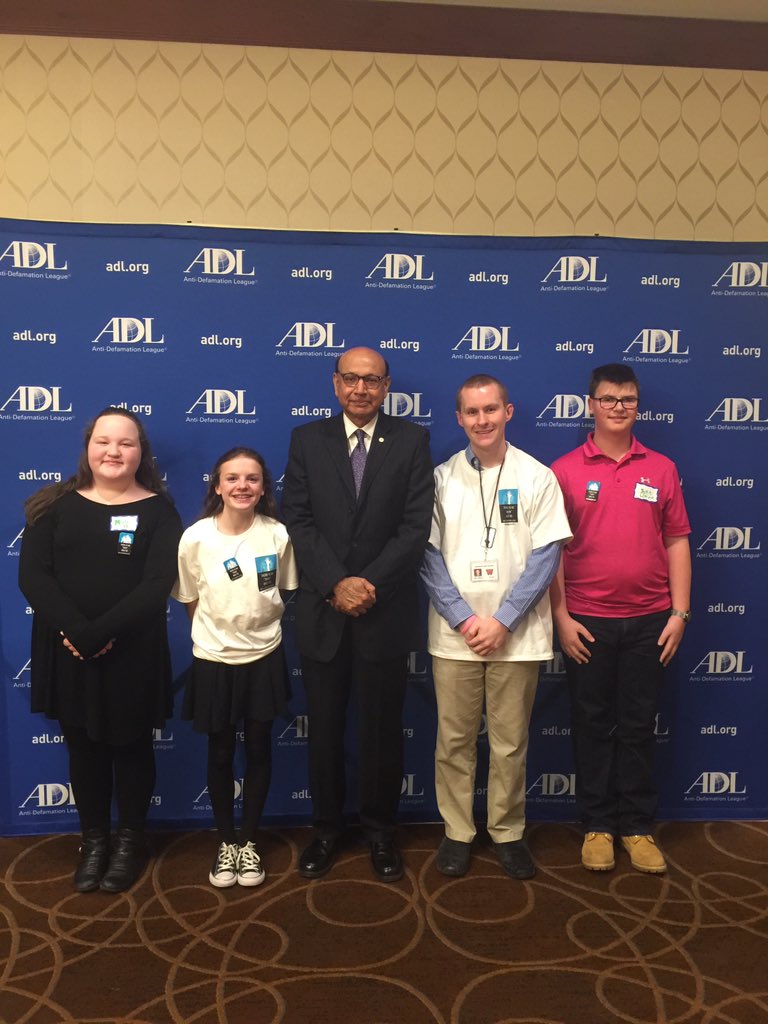MrKelly336's tweet photo. What a fantastic day! GMS Peer Leaders had a wonderful time... thank you @ADL_NewEngland !!!! @GalvinMS  @MrCedroneWPS https://t.co/LfsWuPcVMj