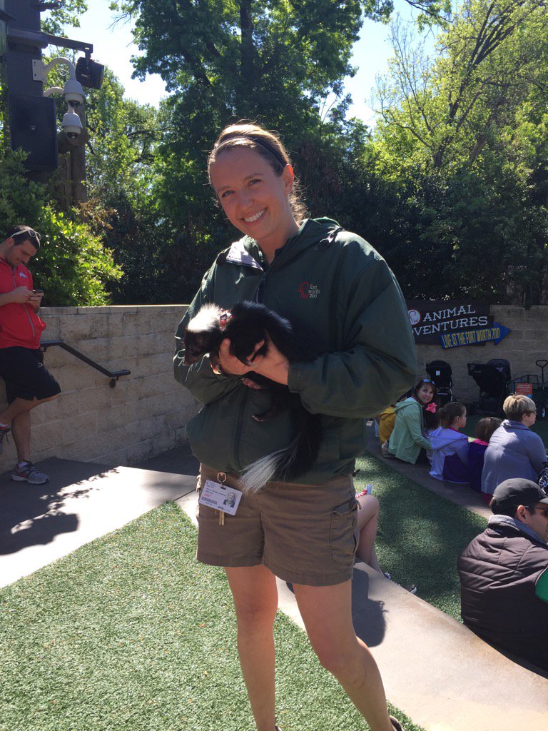 TexasKandy12's tweet photo. Getting a little too close to the animals! #whywisd #jseguinelem #seguinnatureclub #fortworthzoo https://t.co/P12UeMnZsk