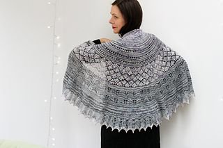 CuriousHandmade's tweet image. Final Snowmelt Shawl reveal! The MKAL is over and the complete pattern is now available on Ravelry! buff.ly/2oCHHl2