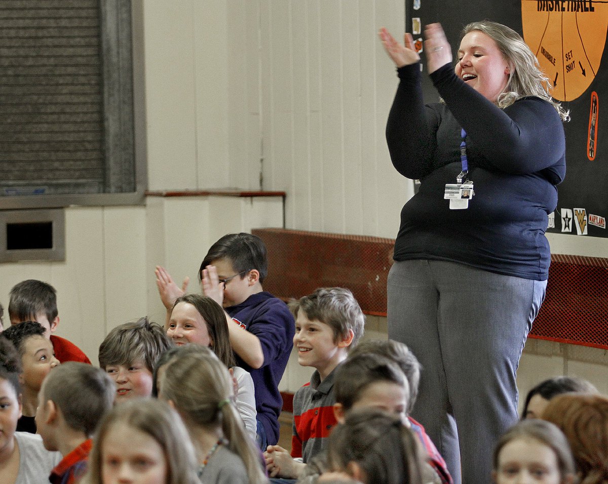 Keene_Sentinel's tweet photo. Wheelock School took the top spot in a @VisitNH video contest. The 4th-graders were pretty excited they won. https://t.co/h08j8YqAYe https://t.co/yrpu22l65c