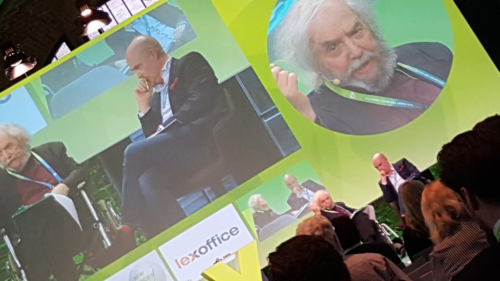 "Arbeit ist wie Grippe: Man hält's schon irgendwie bis Freitag aus!" Prof.Dr. Frithjof Bergmann bei #nwx17! Wirklich wirklich inspirierend!