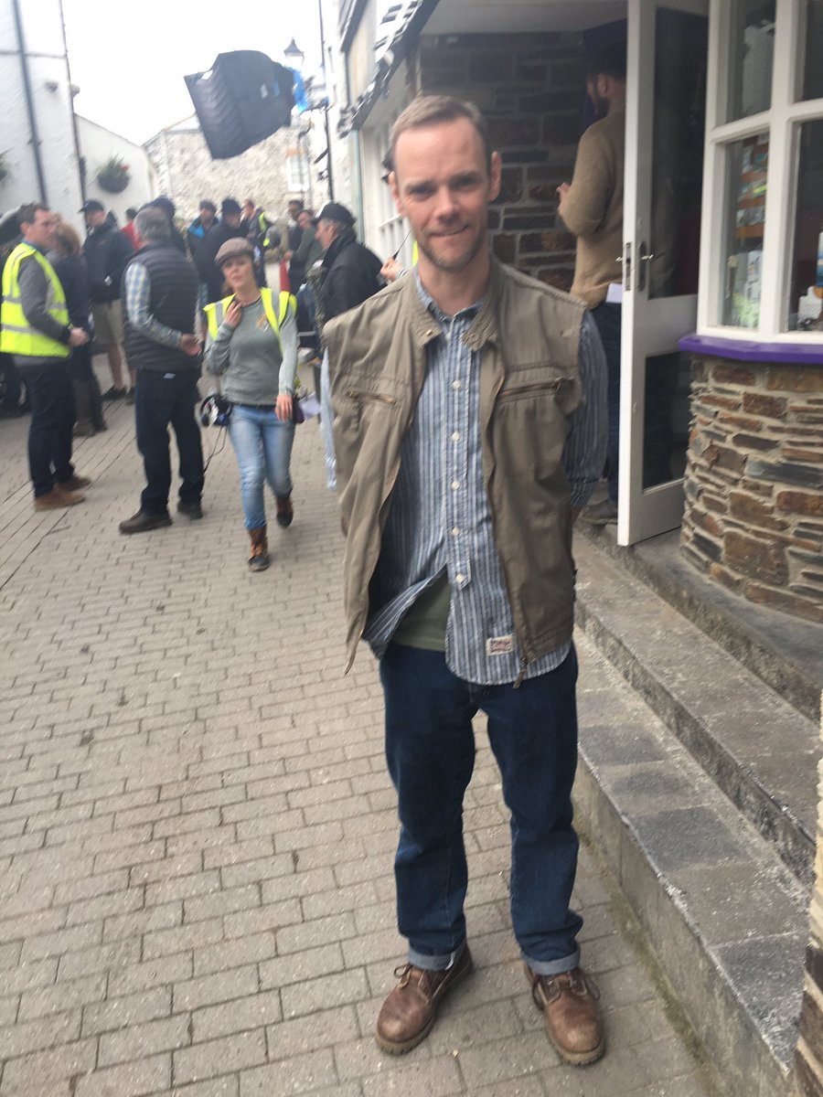 Taking time out from Doc Martin series 8 for a kind photo :-) Thankyou @joeabsolom