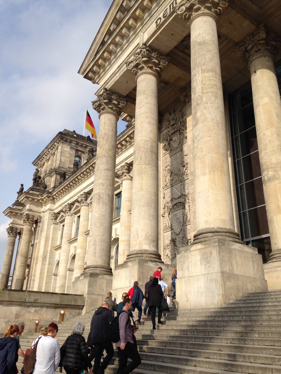 NFornoff's tweet photo. Nach spannender Debatte mit vollem Haus über gleichen #Lohn für gleiche #Arbeit 🏛💰💶 ✊🏻ab in die Kuppel #LandBundTour https://t.co/42X3Ka2taK
