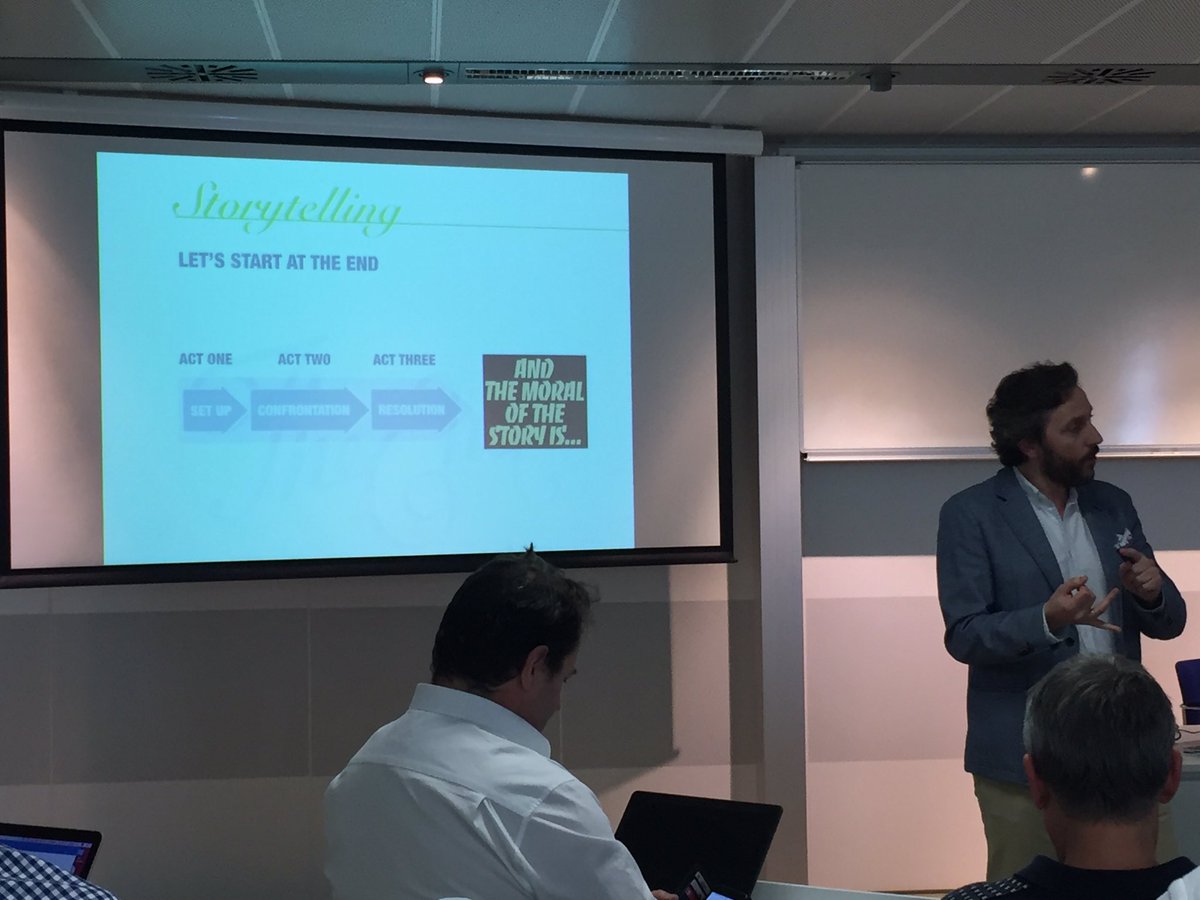PilarCastroGlez's tweet photo. Enjoying with @jamunizve talking about #storytelling #branding #MedingeGroup at @LoyolaAnd https://t.co/saiHRfxtEy