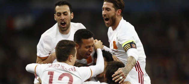 larazon_es's tweet photo. El 55% de los catalanes se enorgullece de la selección española https://t.co/PaaqC3HhHC https://t.co/Ctc1vS2Dbr