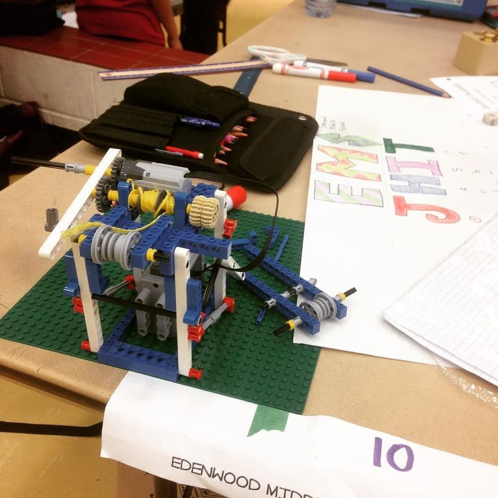 MrRiske's tweet photo. The Edenwood Mechanics team @Edenwoodms https://t.co/k6I81q1LH6 https://t.co/sUKk3sRC7a