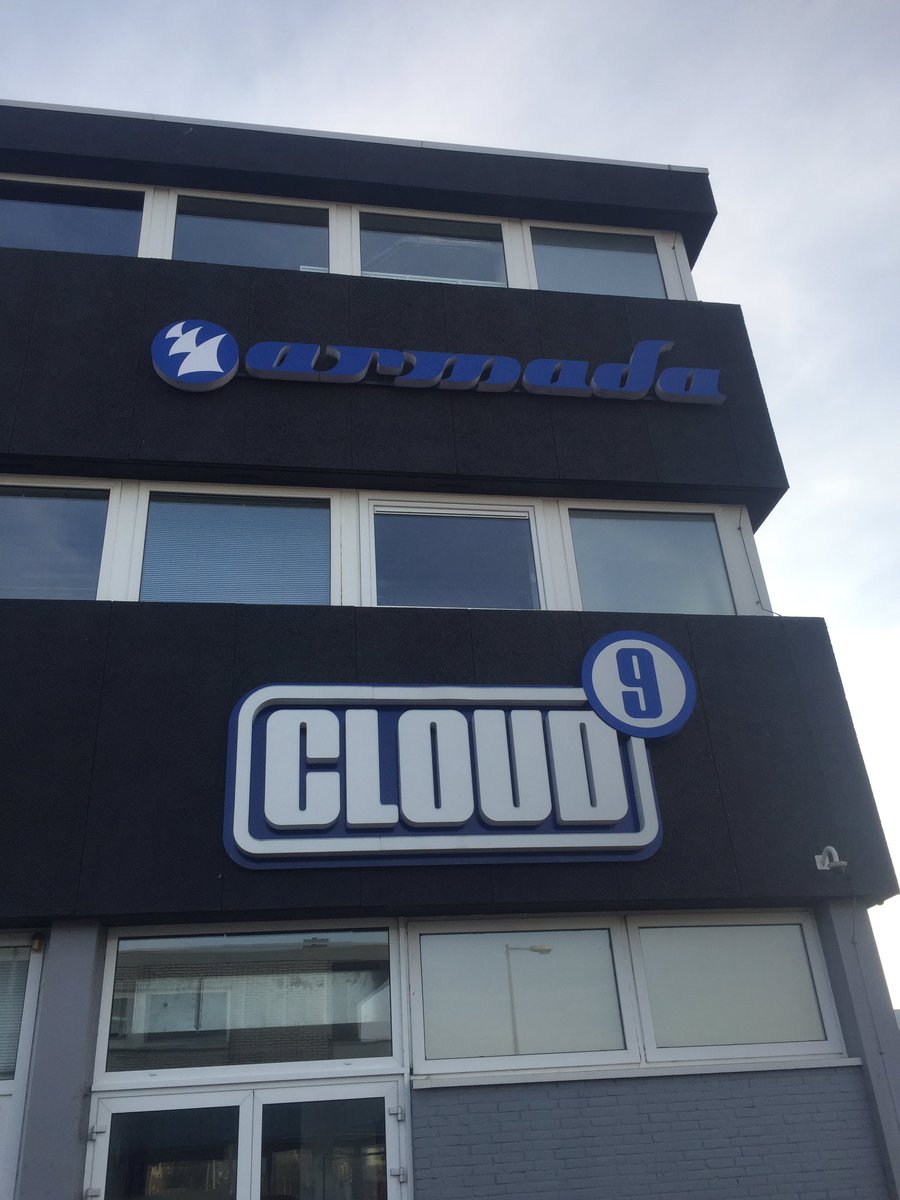 Ready for the <a href="/XXlerator/">XXlerator</a> <a href="/EforceNL/">E-Force</a> preparty!! Join the livestream later this evening!